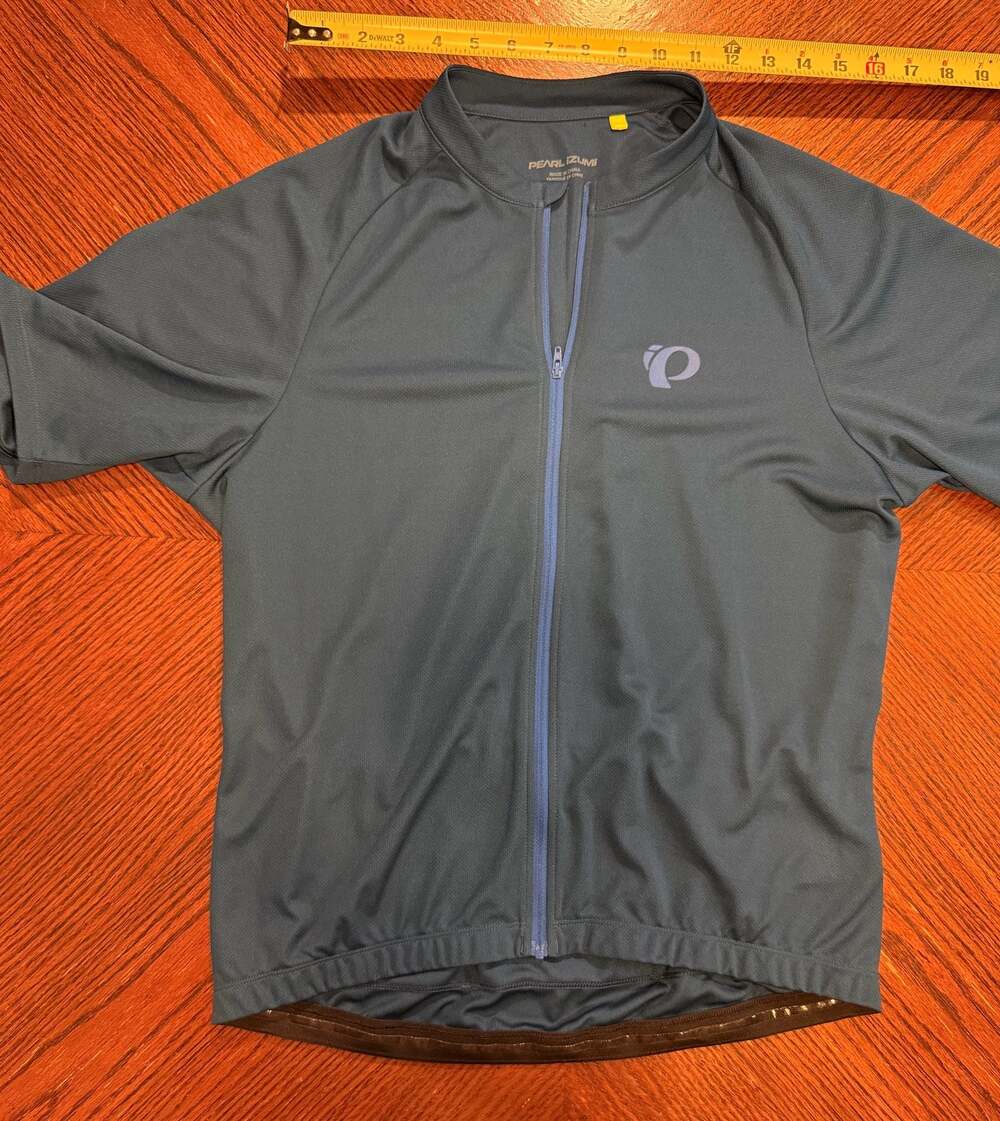 Pearl Izumi Quest Short Sleeve Cycling Jersey in Navy Blue